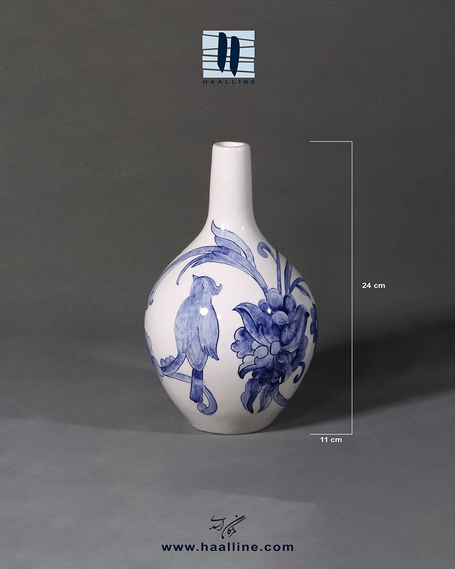 گلدان سرامیکی مدل نسترن با طرح آبی سفید طراحی و نقاشی شده با دست کد: NASTARAN-BW-B-2415