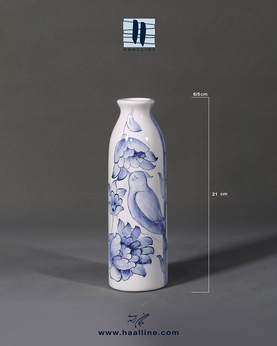 گلدان سرامیکی مدل شبنم 21065 با نقش گل فرنگ آبی سفید زیرلعابی طراحی و نقاشی شده با دست کد: SHABNAM-BW-2165