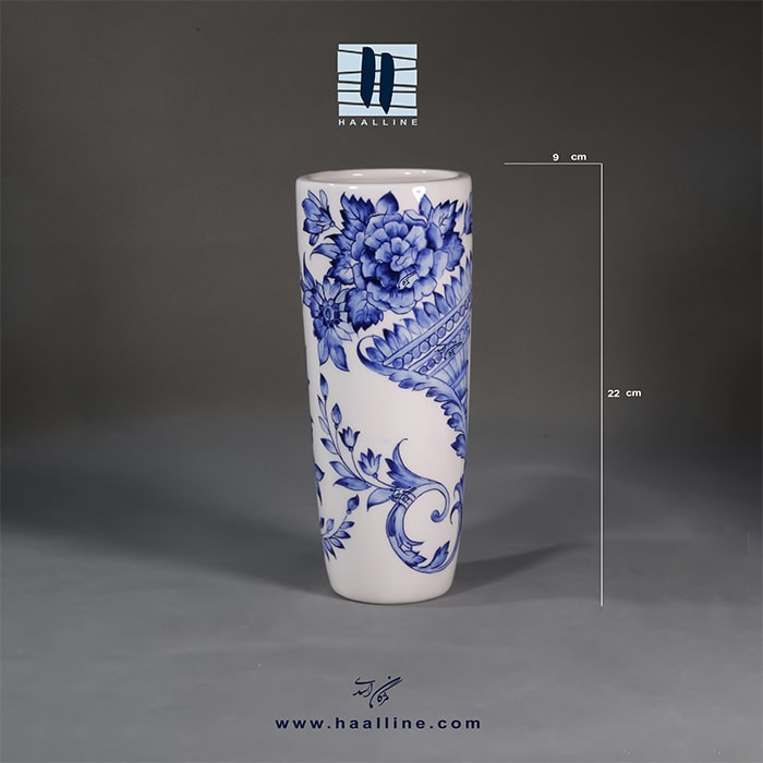 گلدان سرامیکی هنری مدل لاله22 با طرح گل فرنگ و نقوش چدنی آبی و سفید زیرلعابی طراحی و نقاشی شده با دست کد: LALEH-BW-CH-S-2209