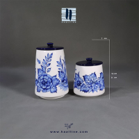 ست بانکه سرامیکی هنری با طرح گل فرنگ آبی سفید زیرلعابی طراحی و نقاشی شده با دست کد: BANQUE-BW-14097