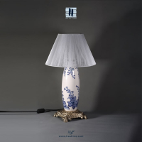 آباژور سرامیکی هنری با پایه و اتصالات برنزِ  با شید نخی مدل آباژور کتیبه با طرح گل فرنگ آبی سفید به صورت زیرلعابی طراحی و نقاشی شده با دست کد: LampShade KATIBEH-BW-BSL-4524