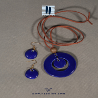 نیم ست سرامیکی دست ساز به رنگ بنفش با متعلات استیل